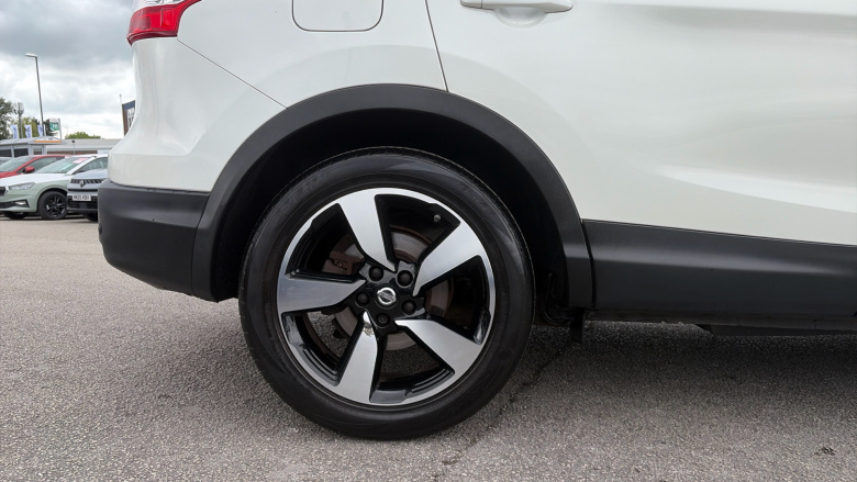 Nissan Qashqai 1.2 DiG-T N-Tec 5dr Petrol Hatchback